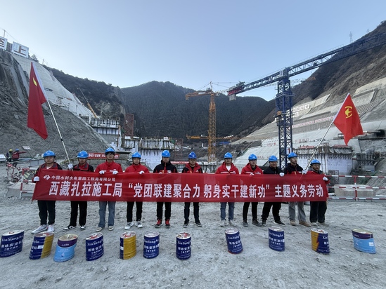 “黨團(tuán)聯(lián)建聚合力 躬身實(shí)干建新功”主題義務(wù)勞動(dòng).jpg